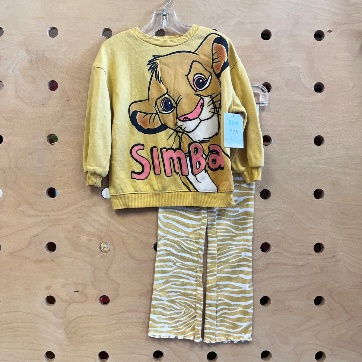 Yellow Simba Sweatshirt & Leggings Outfit