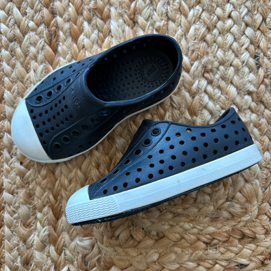 Black Perforated Easy-Ons