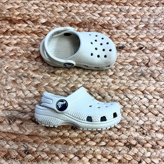 Creme Clogs