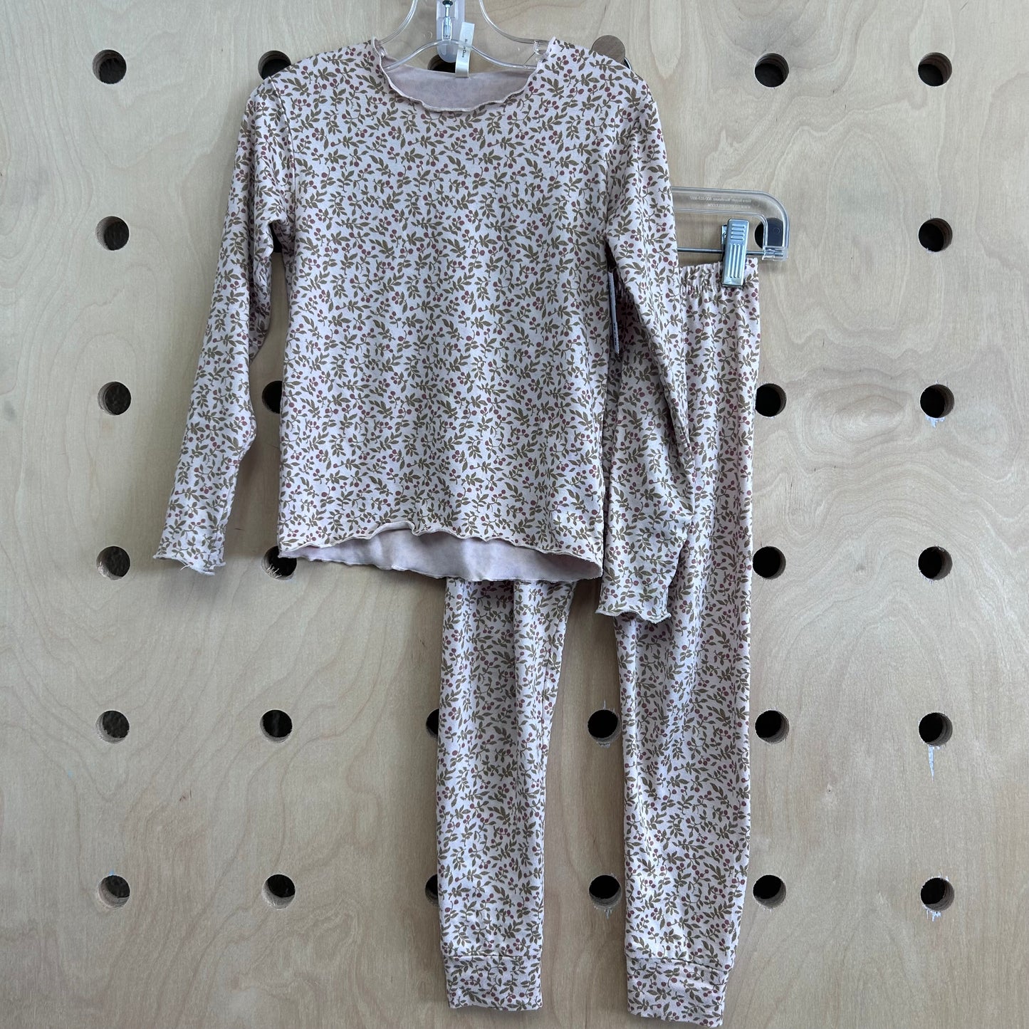 Beige Berries Outfit