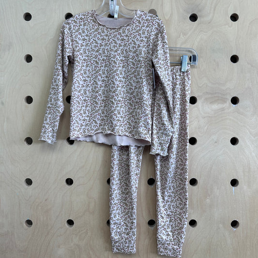 Beige Berries Outfit