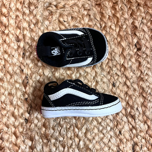 B&W Sk8 Crib Walkers