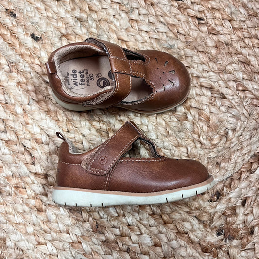 Brown Wide Mary Janes