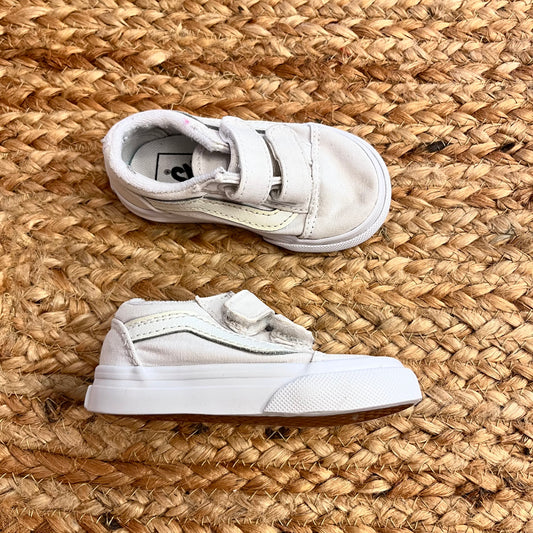White V Skate Sneakers