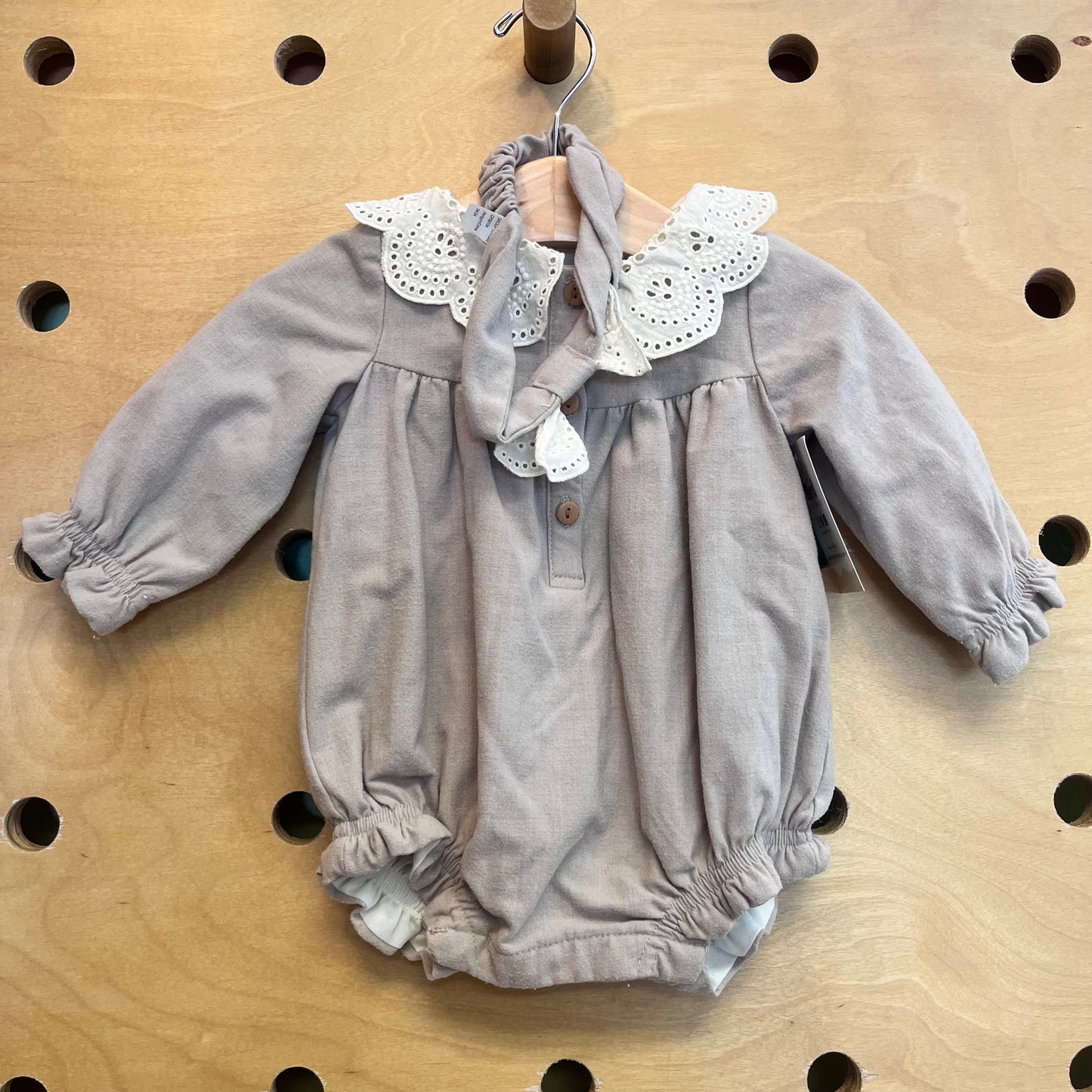 Beige Eyelet Collar/Headband Set