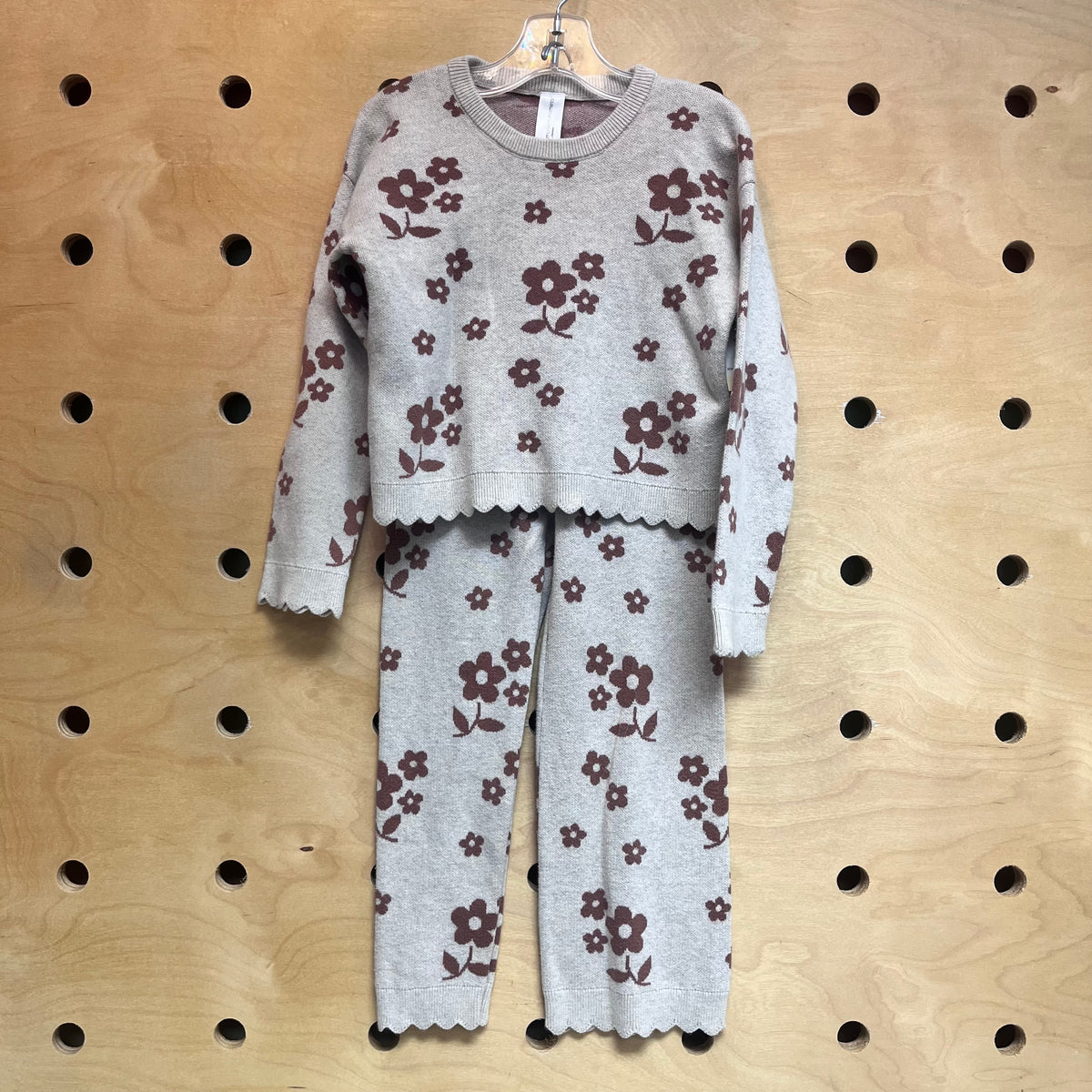 Beige/Brown Floral Knit Outfit