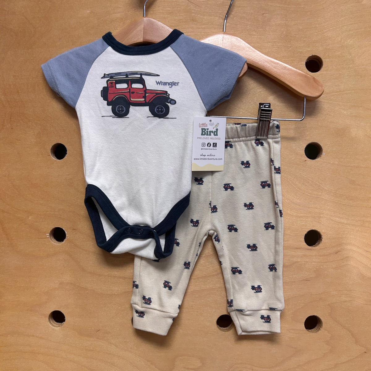 White/Cream Jeep Outfit