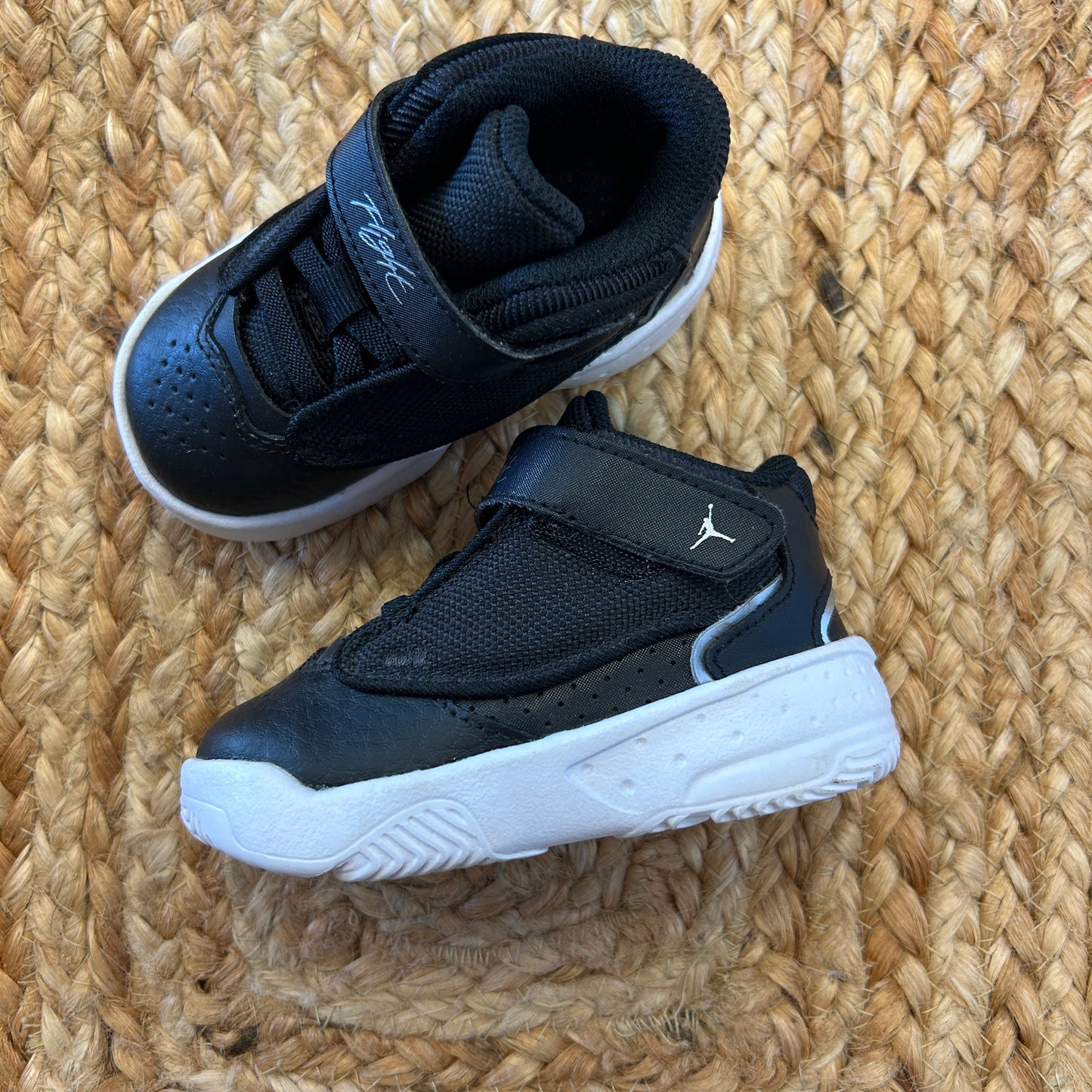 Black Jordan Max Aura Sneakers