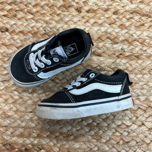 Black Classic Skate Shoes