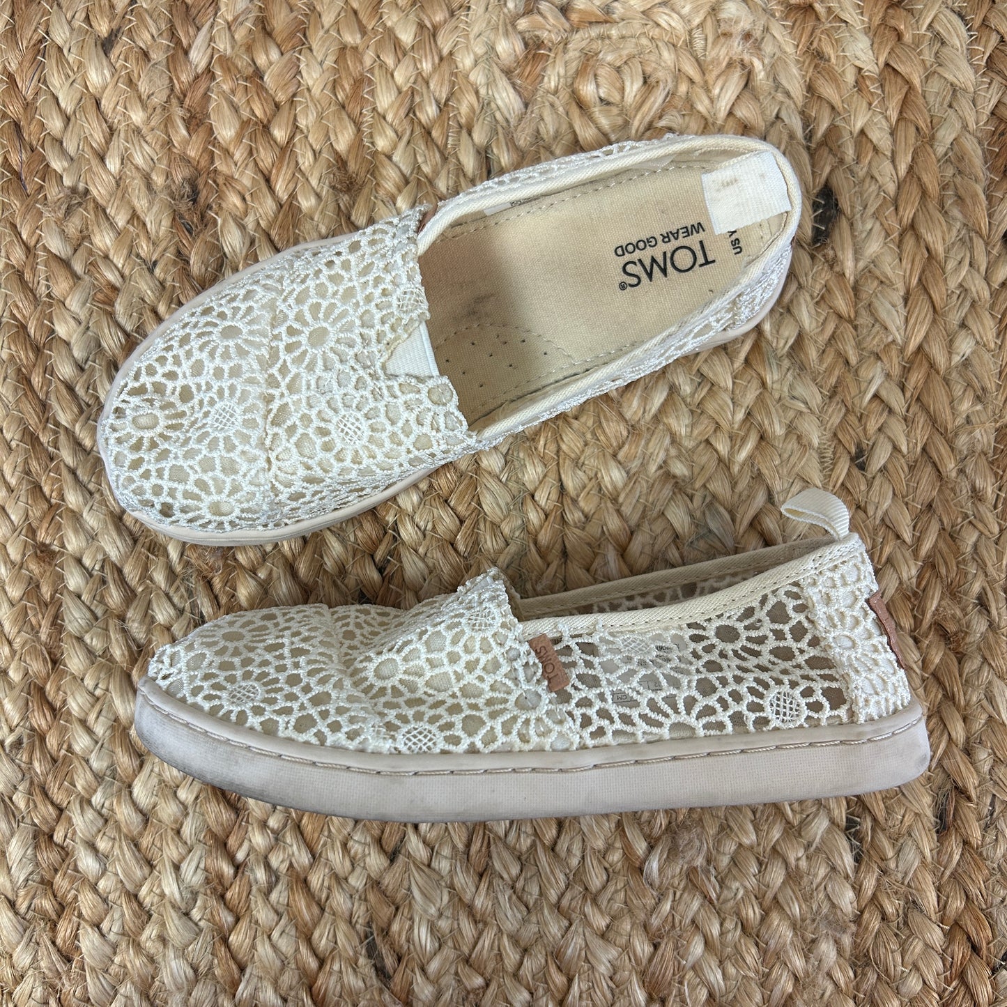Creme Textile Slip-Ons
