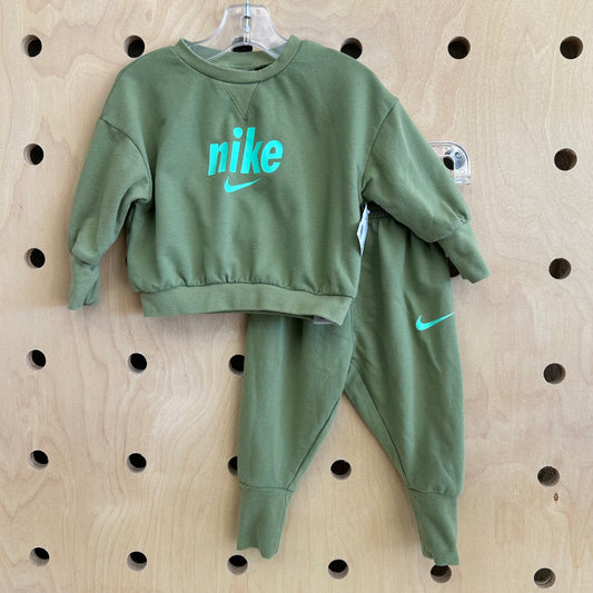 Green Logo Fleece Outfit