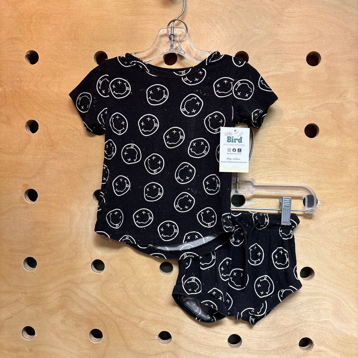 Black/White Smileys Outfit