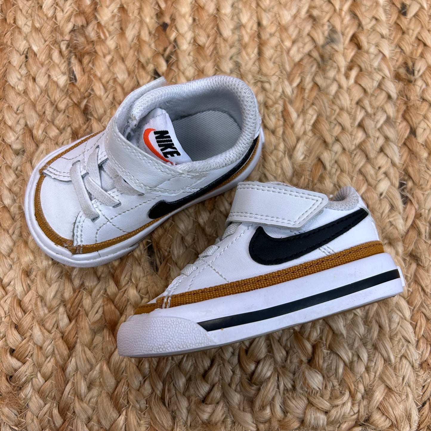 Court Legacy Sneakers
