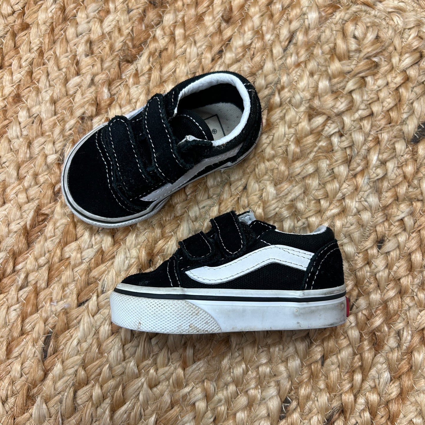 B & W Old Skool V Shoes