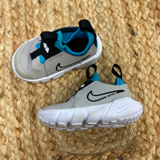 Grey Flex Runner 2 Sneakers