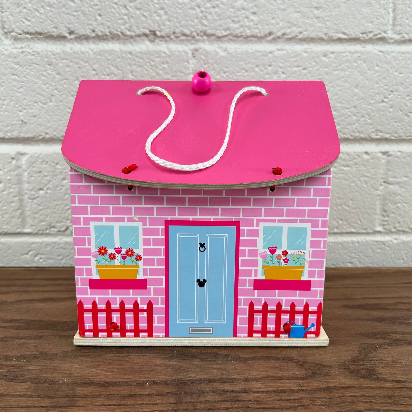 Minnies Carry Along House
