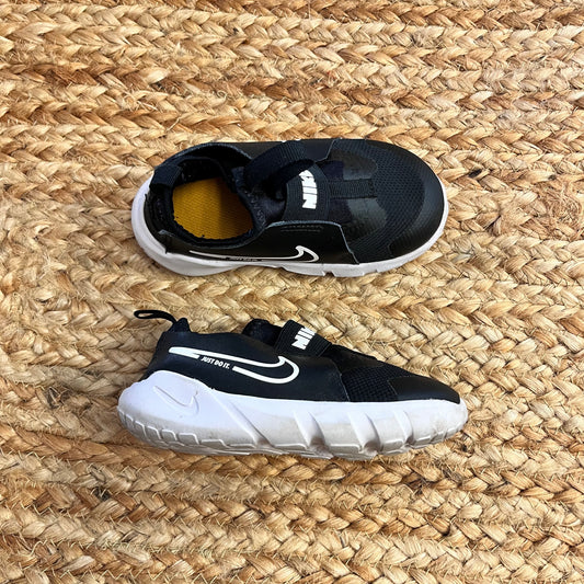 Black Flex Runner 2 Sneakers