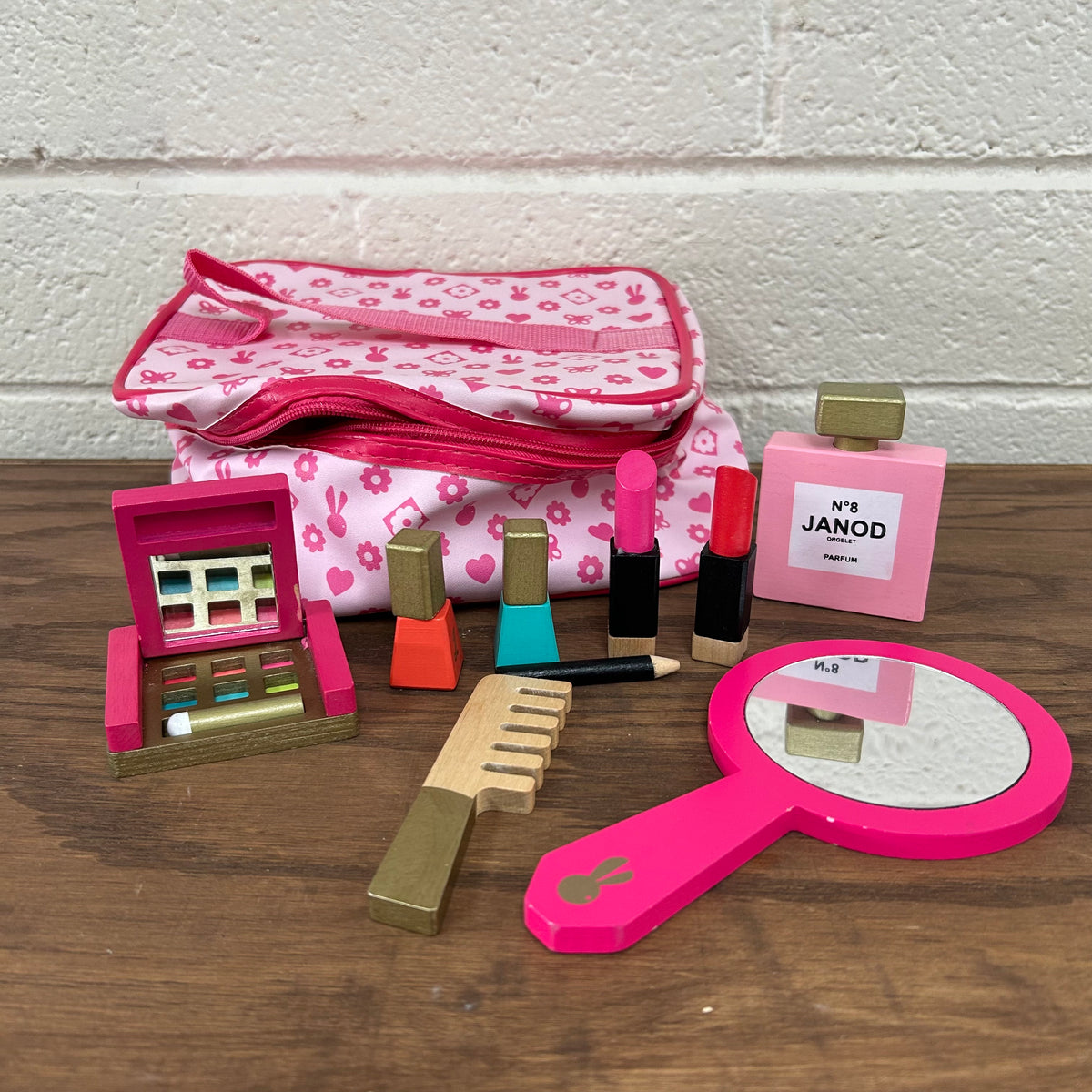 Wooden Make Up Kit w/ Tote