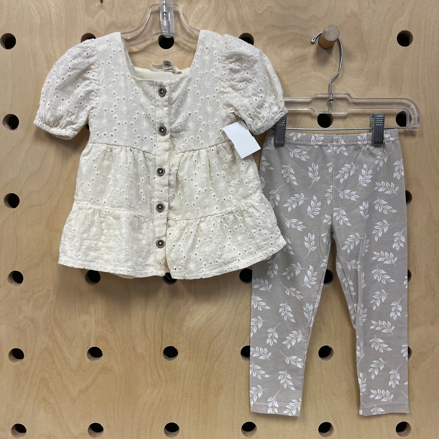 Cream Eyelet Lace Top & Leggings Outfit