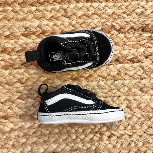 B&W Skate Crib Walkers