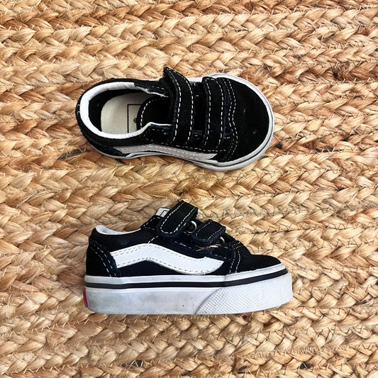 B&W V Skate Sneakers