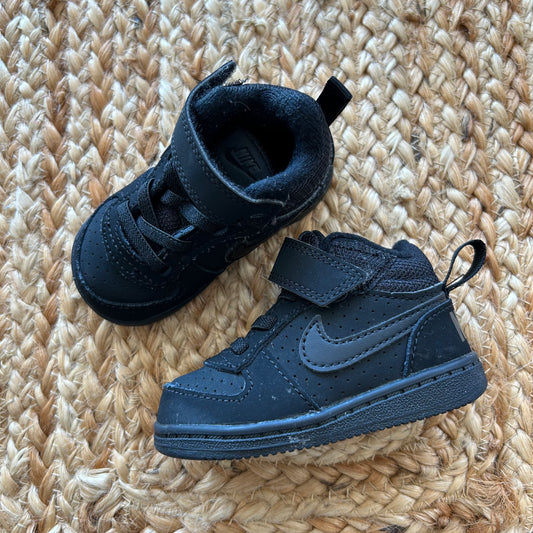 Black court Borough Low Sneakers
