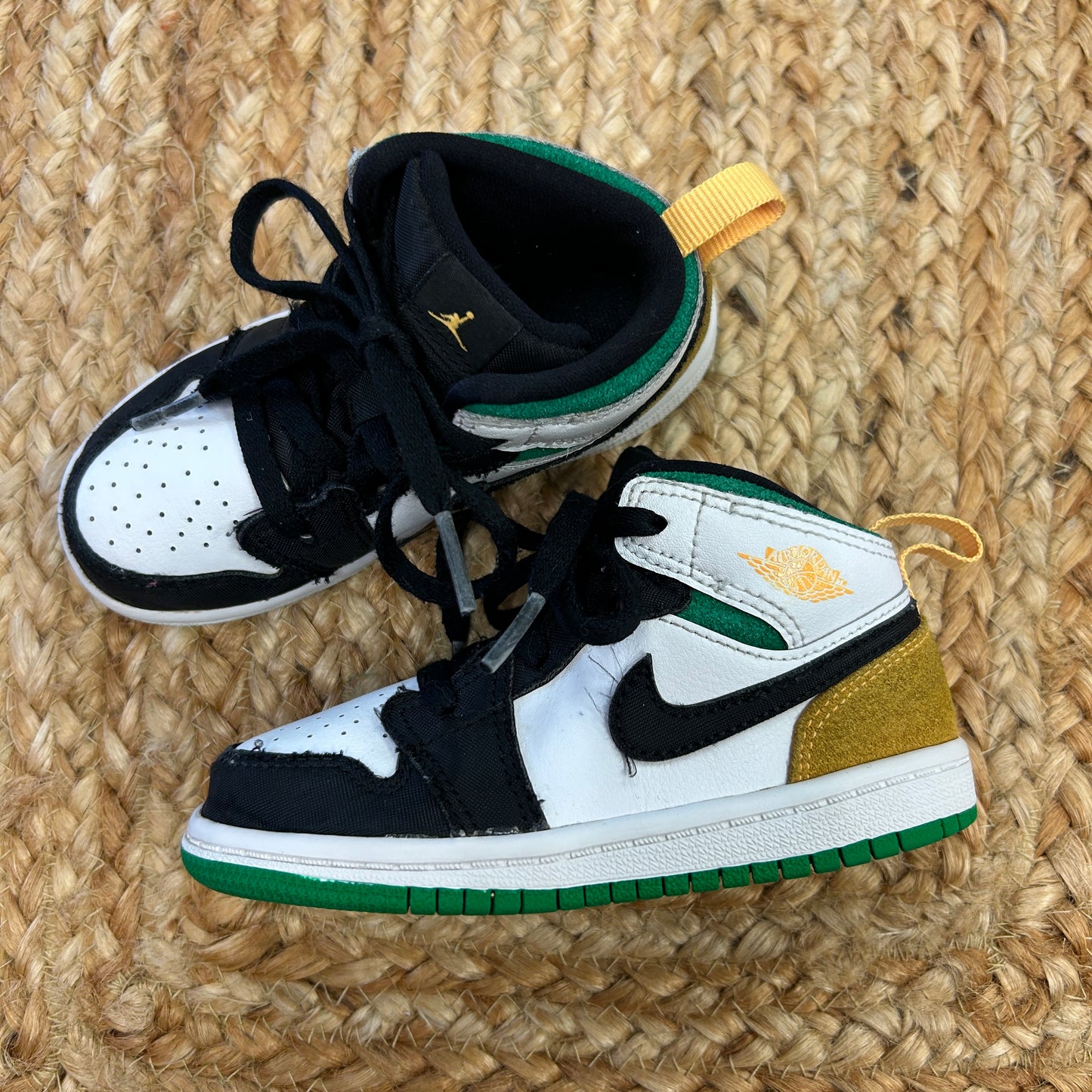 Air Jordan 1 Mid Oakland Sneakers