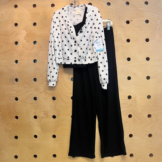 Black/White Floral Ribbed Outfit NEW!