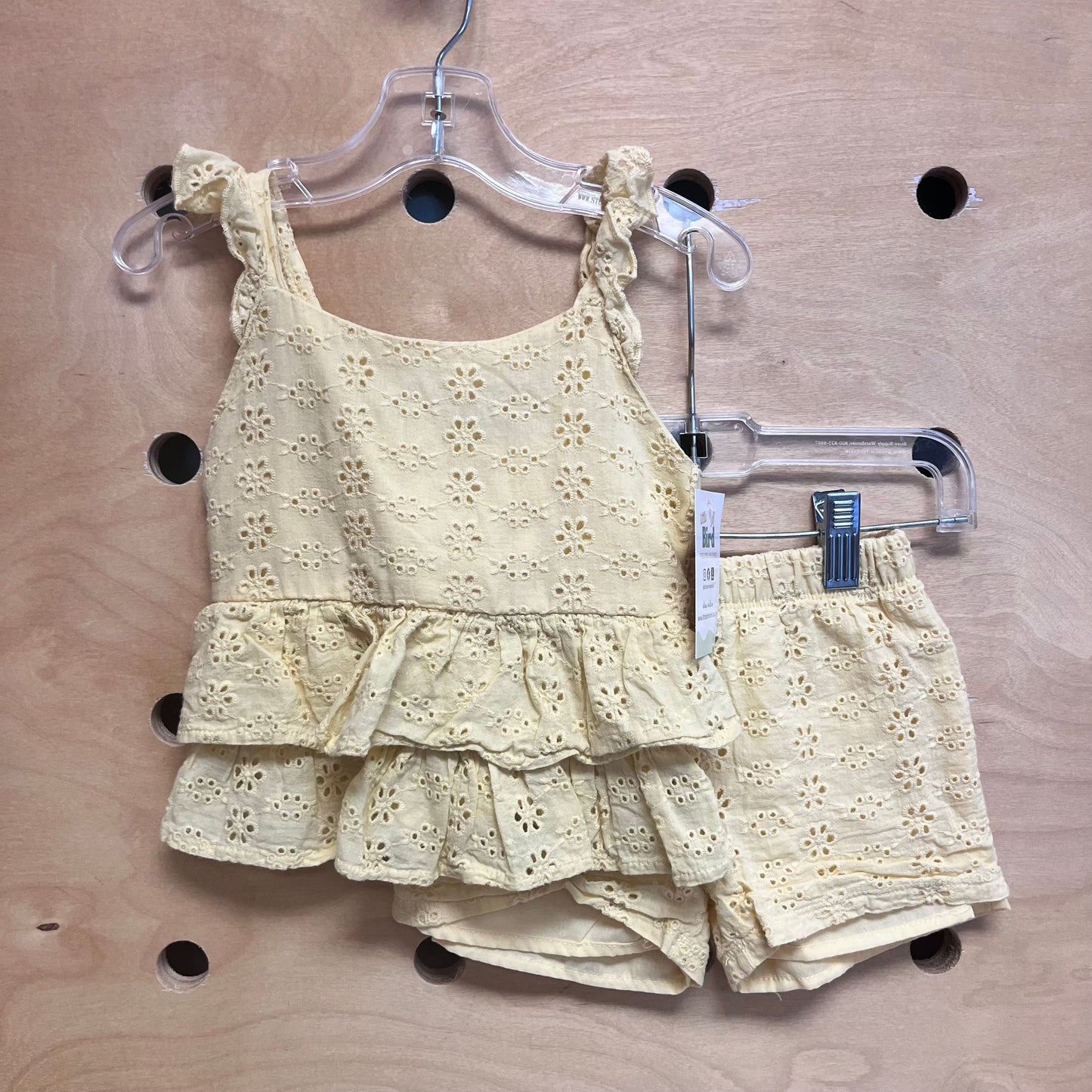 Yellow Eyeteltt Outfit