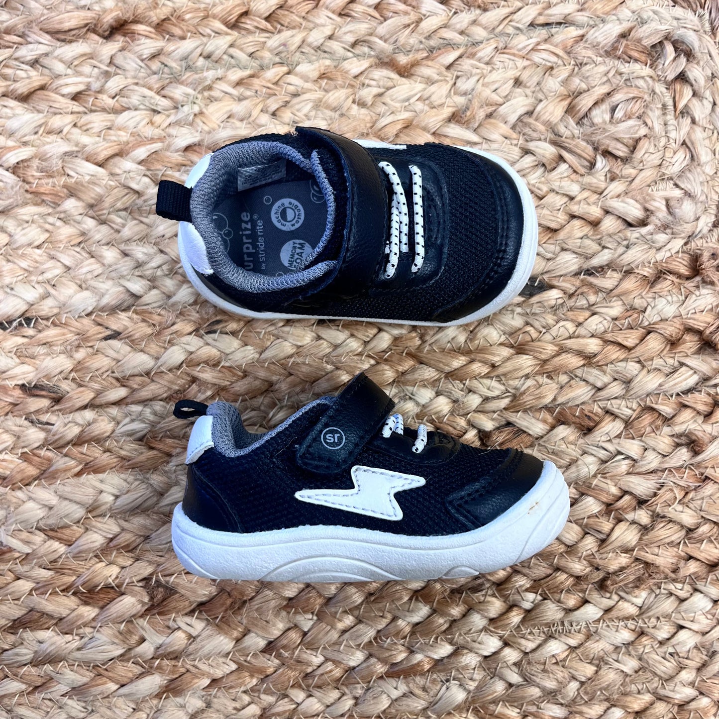 B&W Surprize Velcro Sneakers