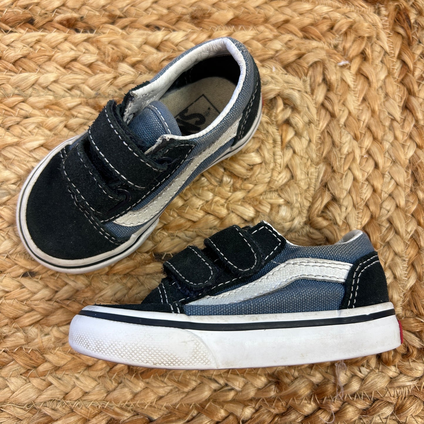Blues V Skate Sneakers