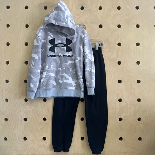 Camo & Black Hoodie Outfit