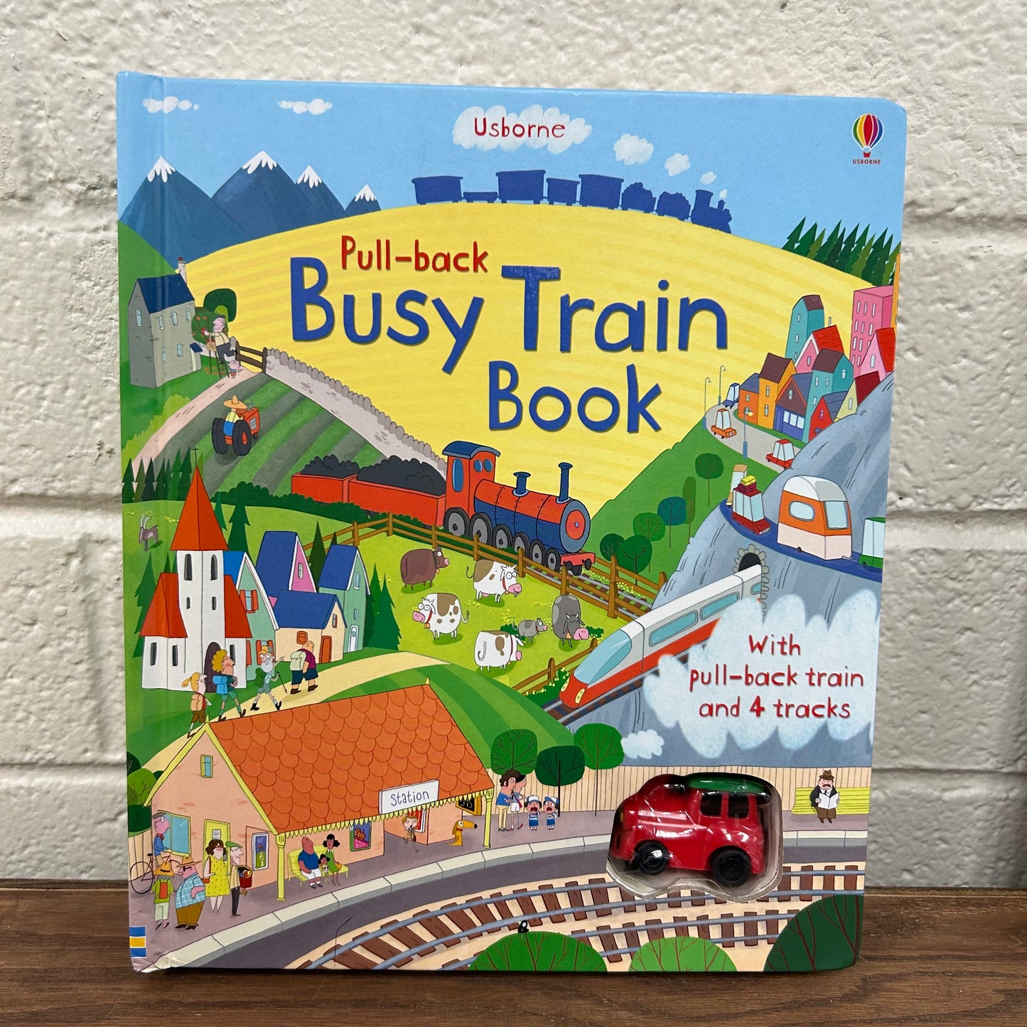 Pull-back Busy Train Book
