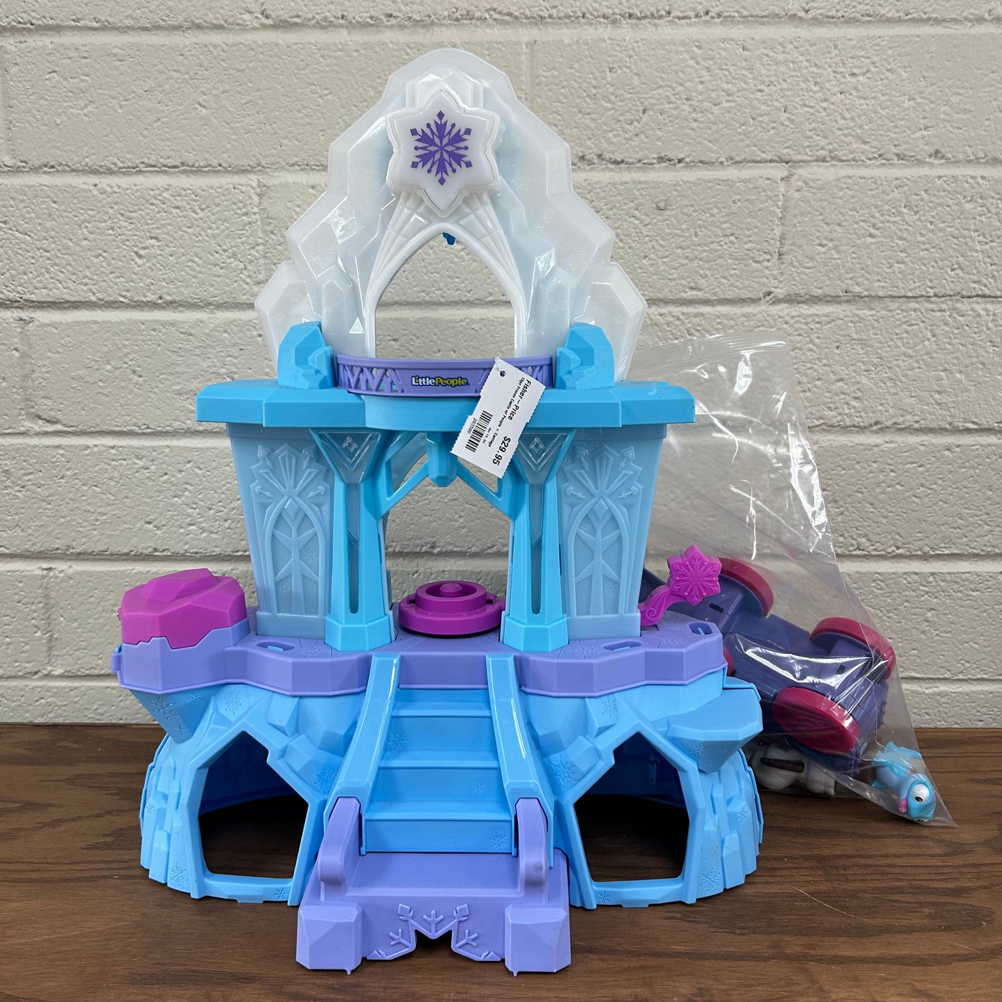 10pc Frozen Castle w/ People + Carriage