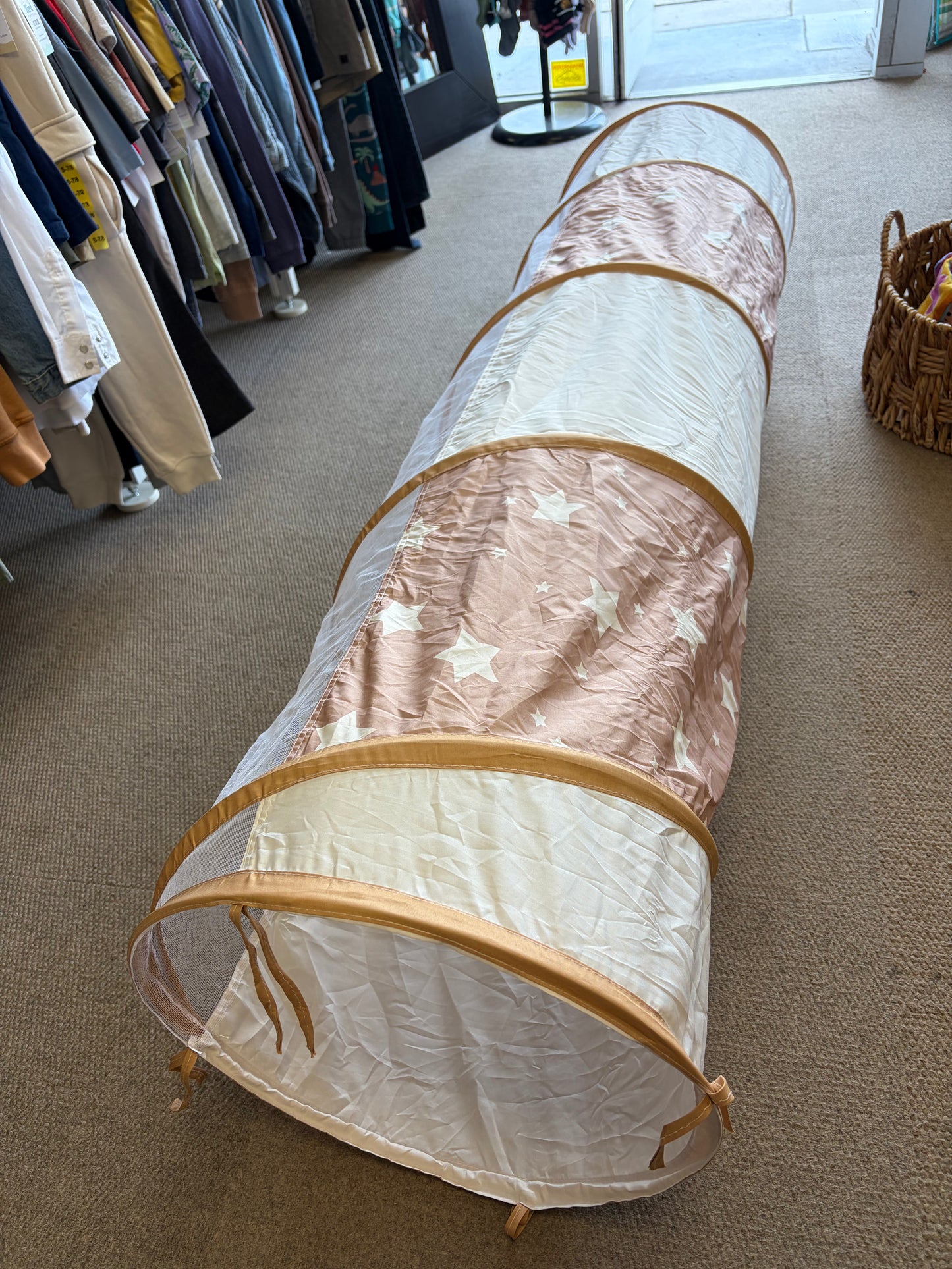 Cream/Tan Stars Play Tunnel