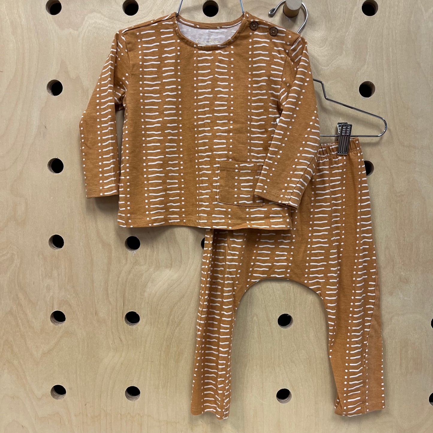 Tan+Cream Lines Outfit