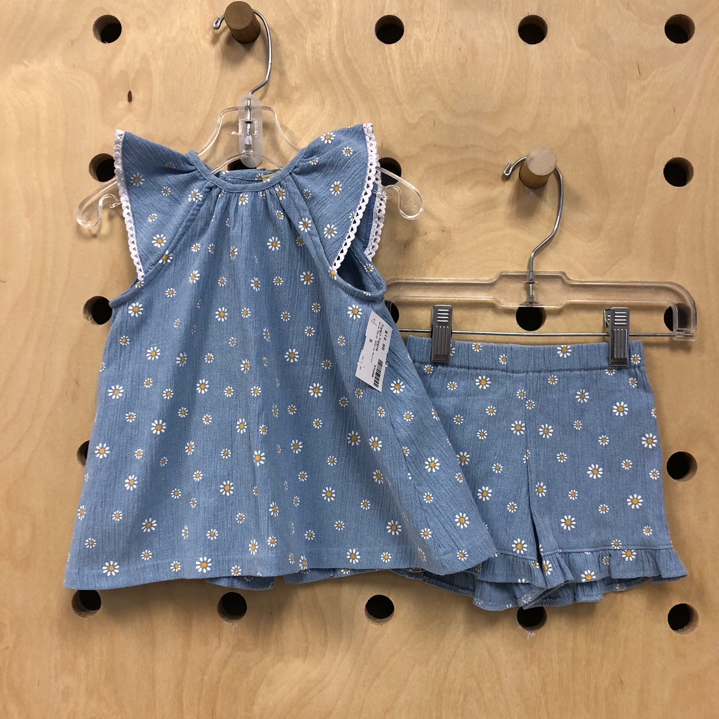 Blue Daisy Shorts Outfit