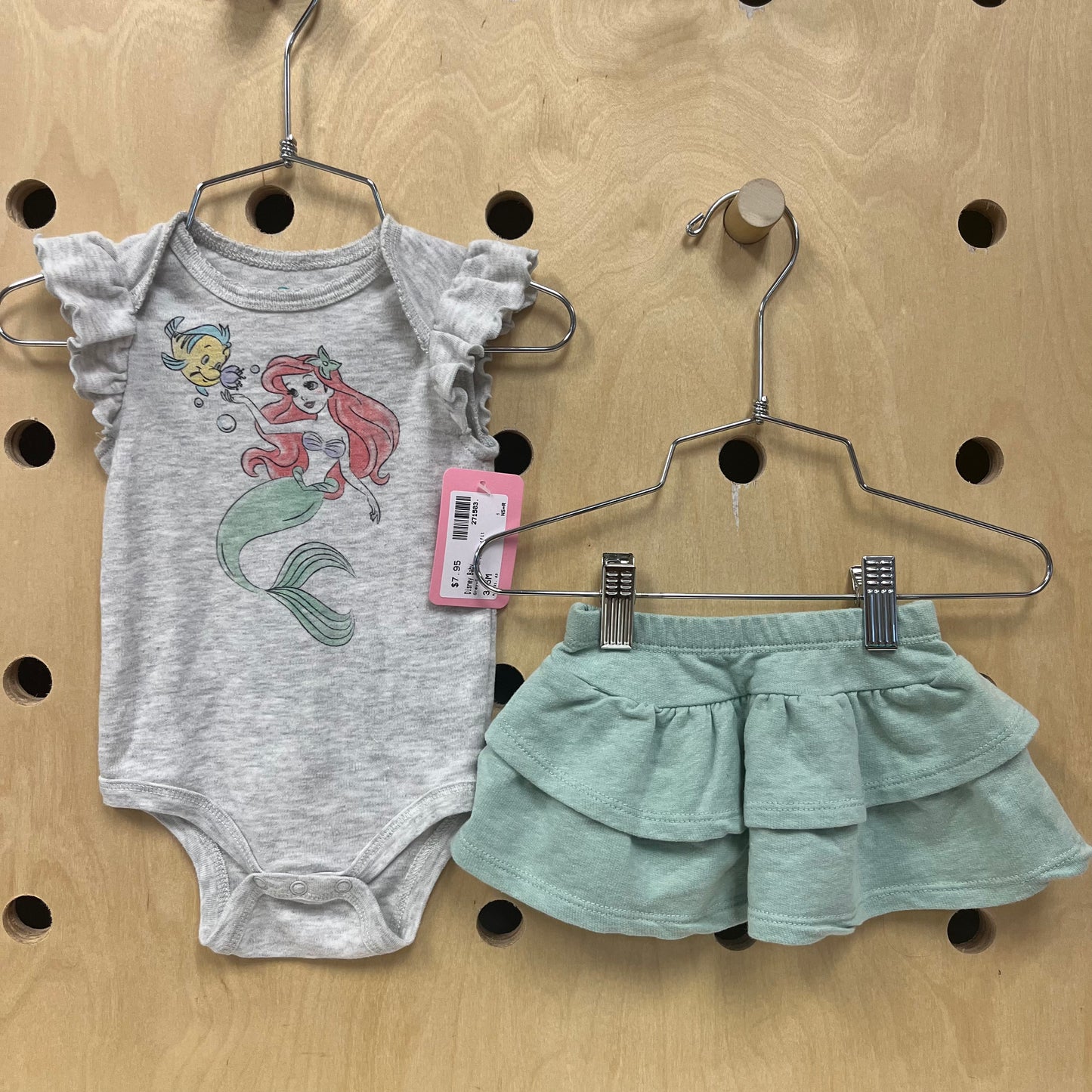 Grey+Green Ariel Outfit