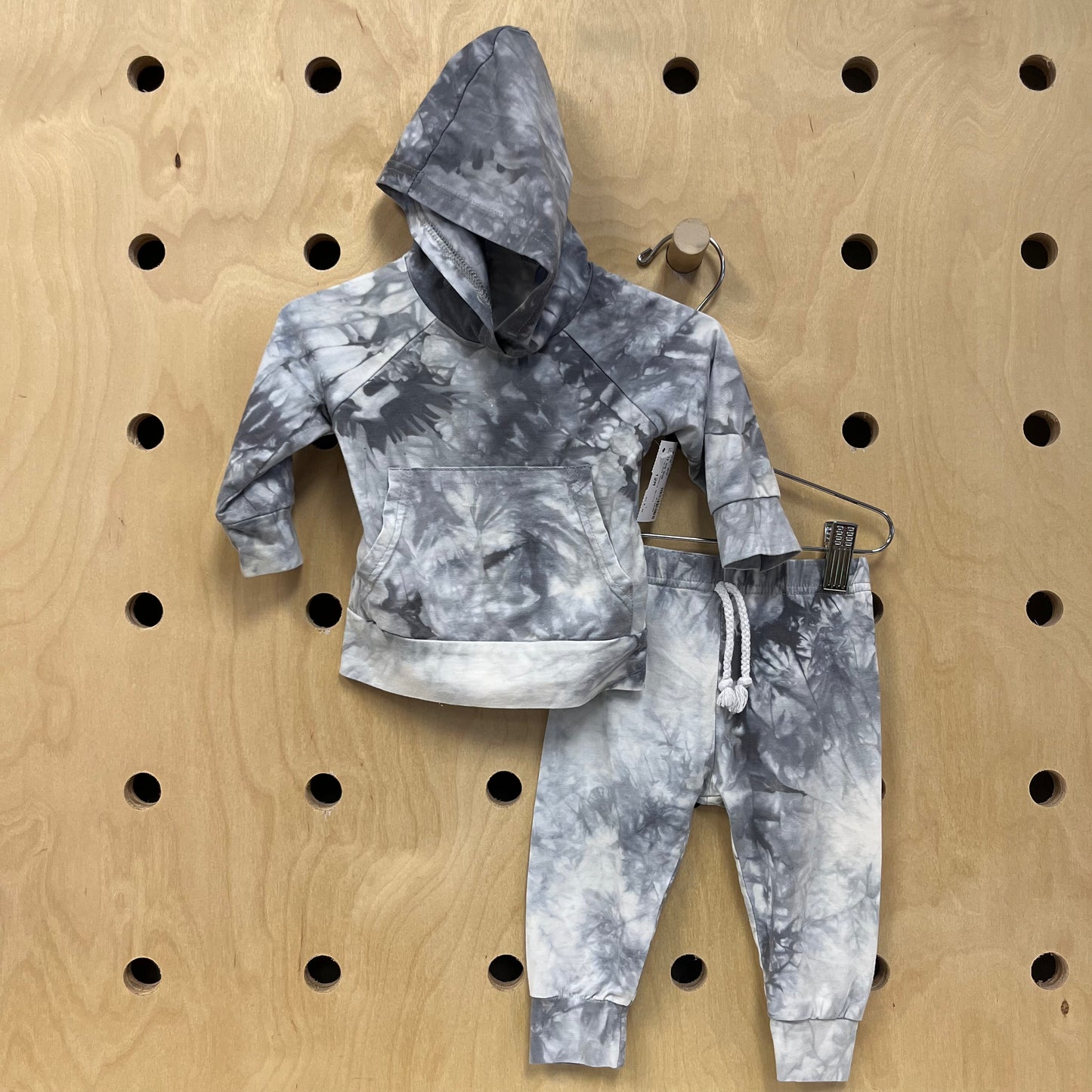 Grey Tie Dye Hoodie Outfit