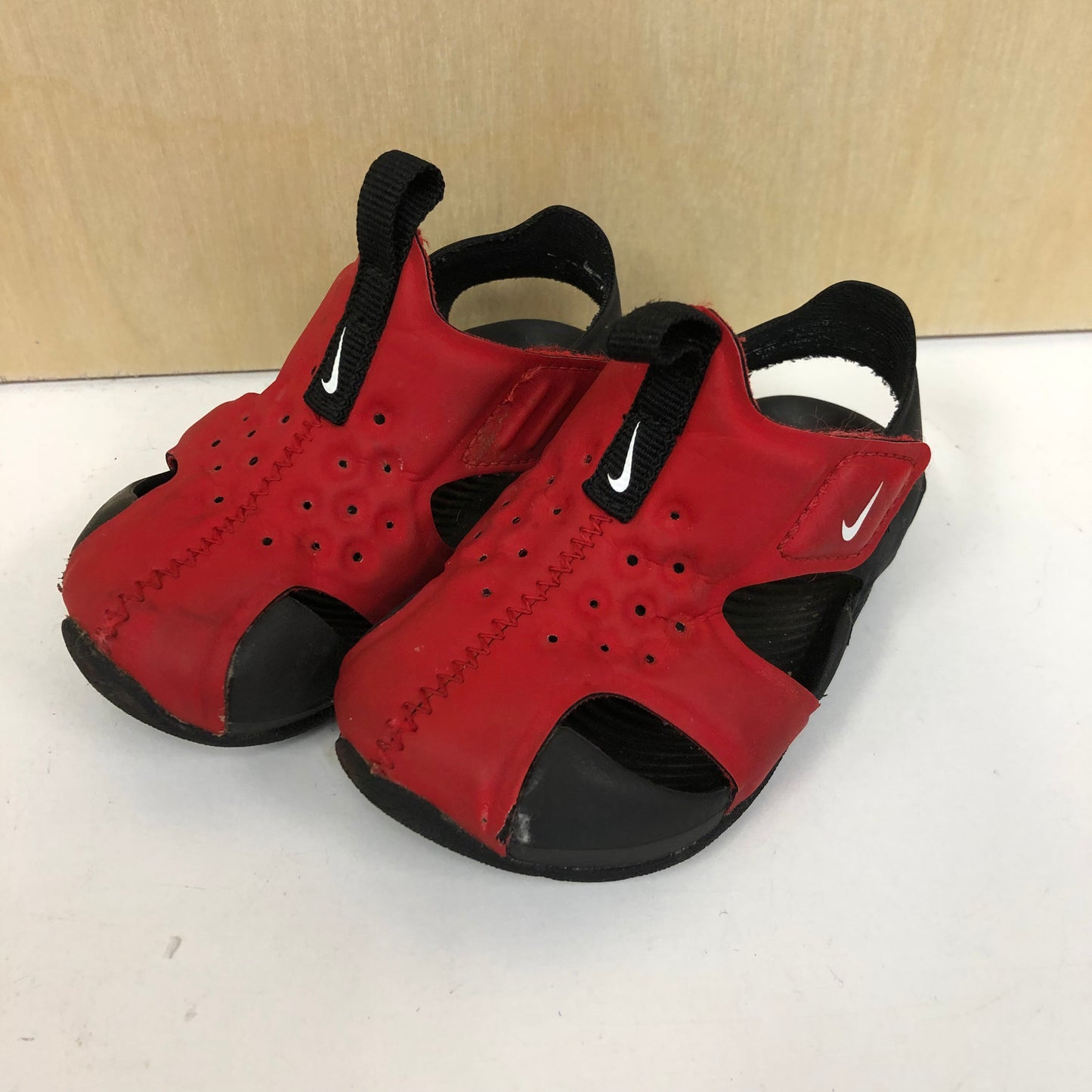 Red & Black Sunray Sandals