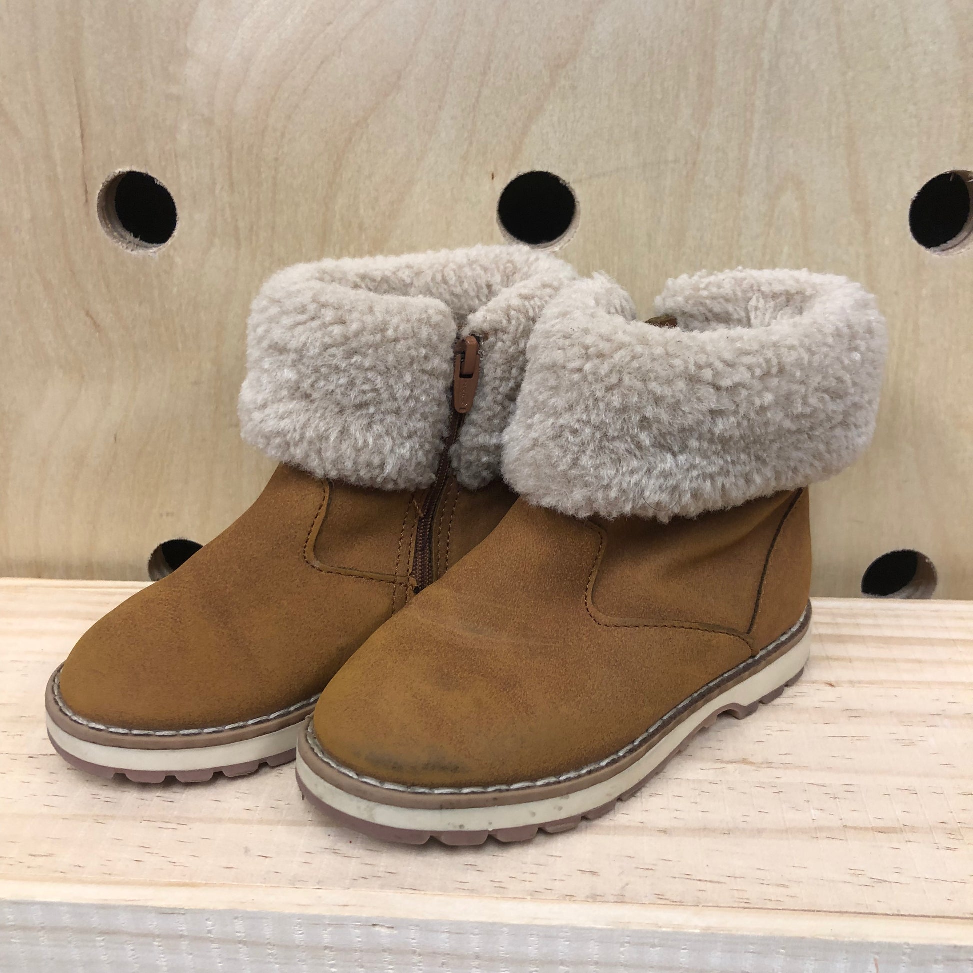 Brown Sherpa Boots – Little Bird - Main Image