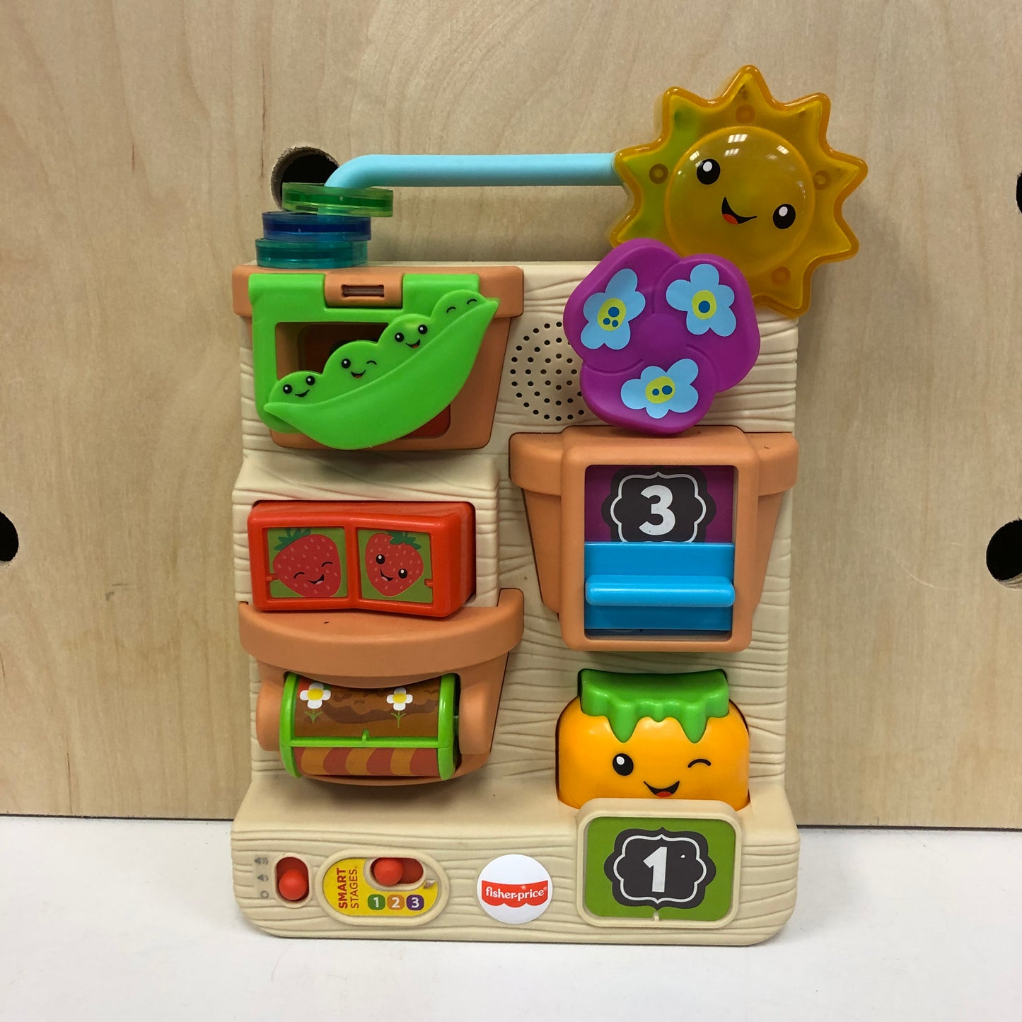 Peek & Play Busy Garden