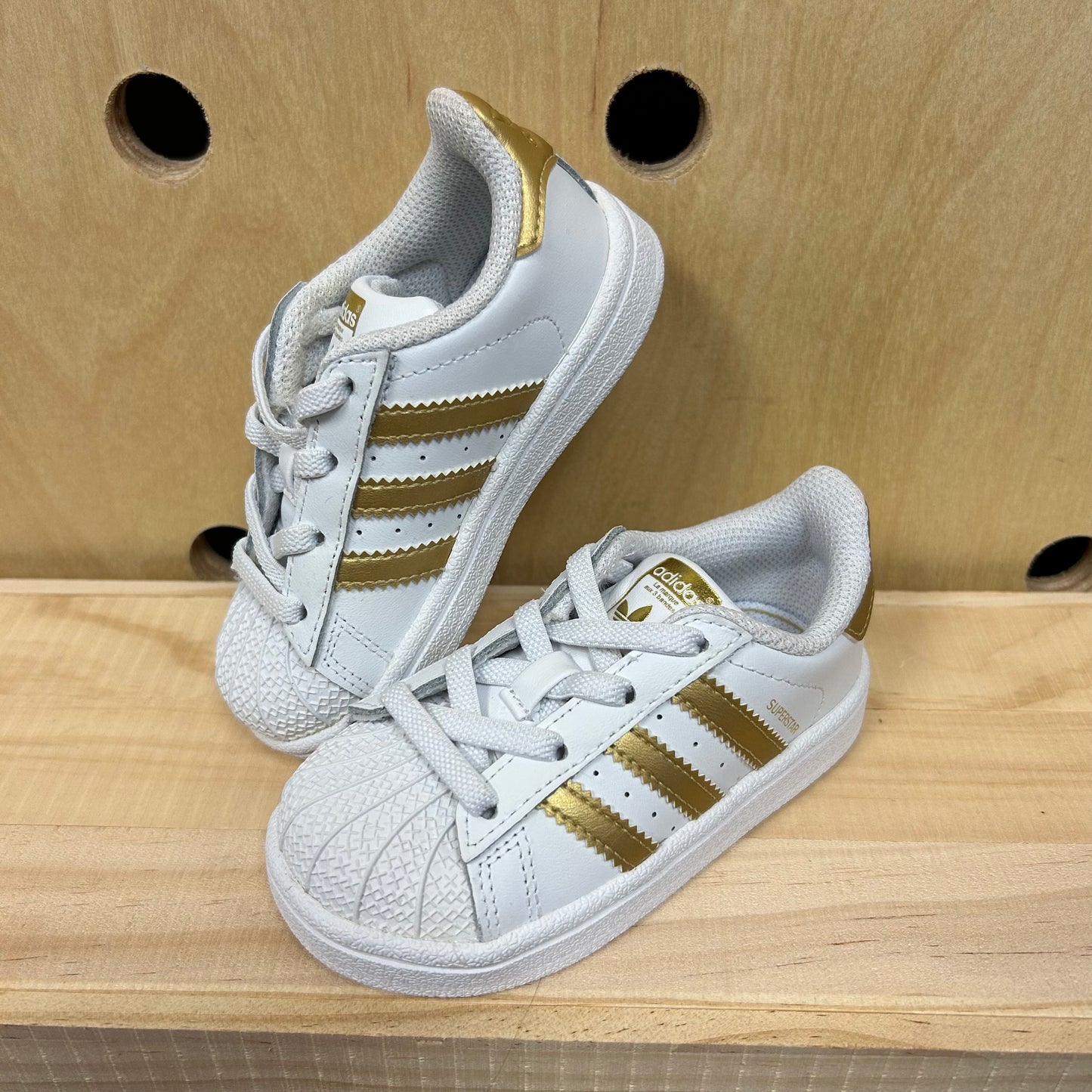 White & Gold Superstars