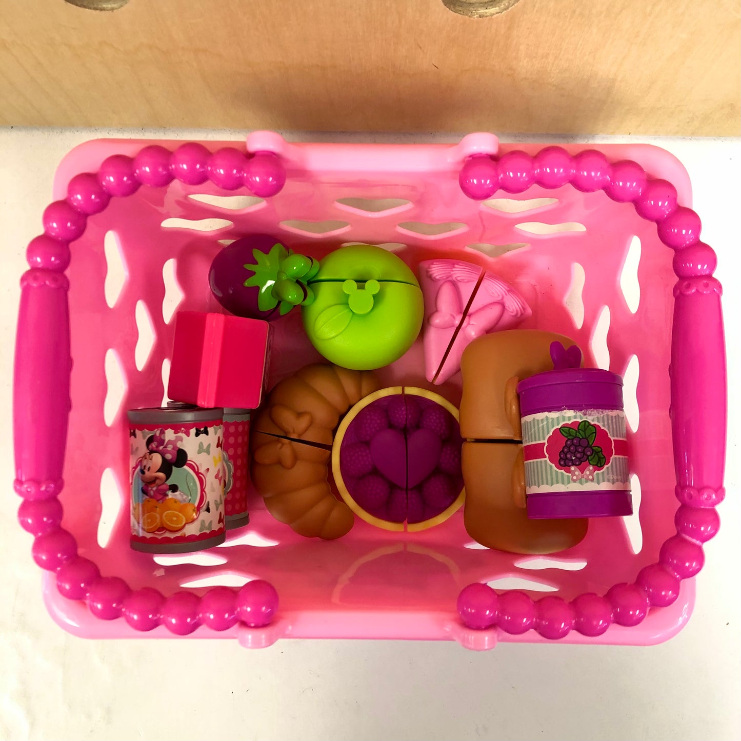 Minnie Shopping Basket + Food