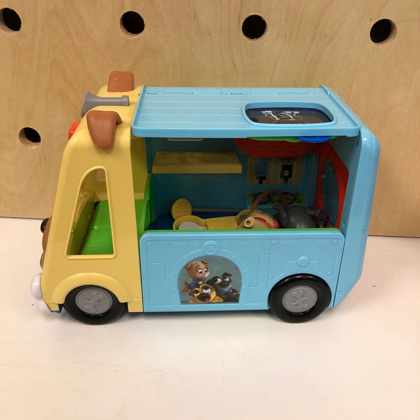 Puppy Pals Awesome Bus