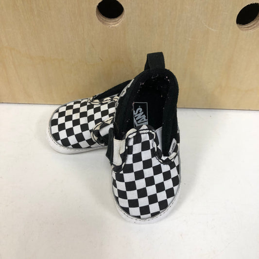 Black + White Checkered Crib