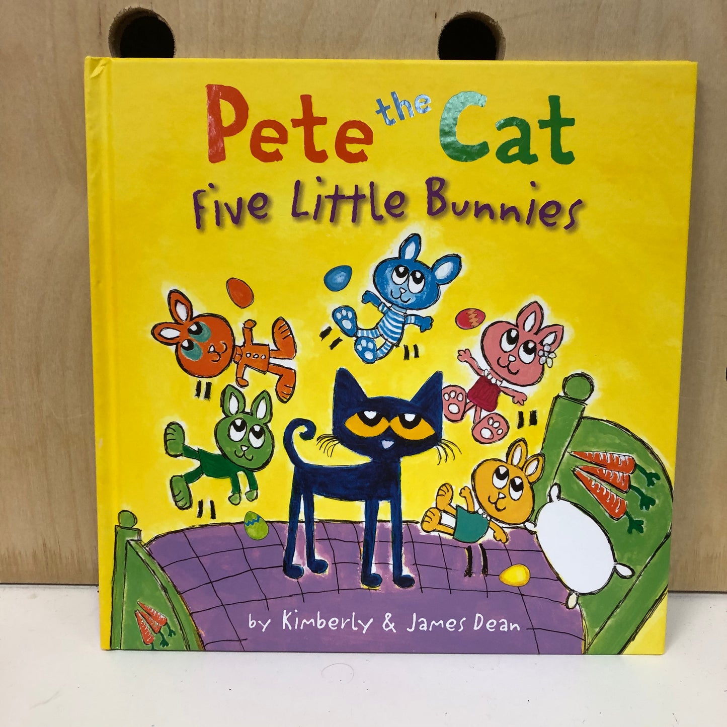 Pete the Cat: Five Little Bunnies