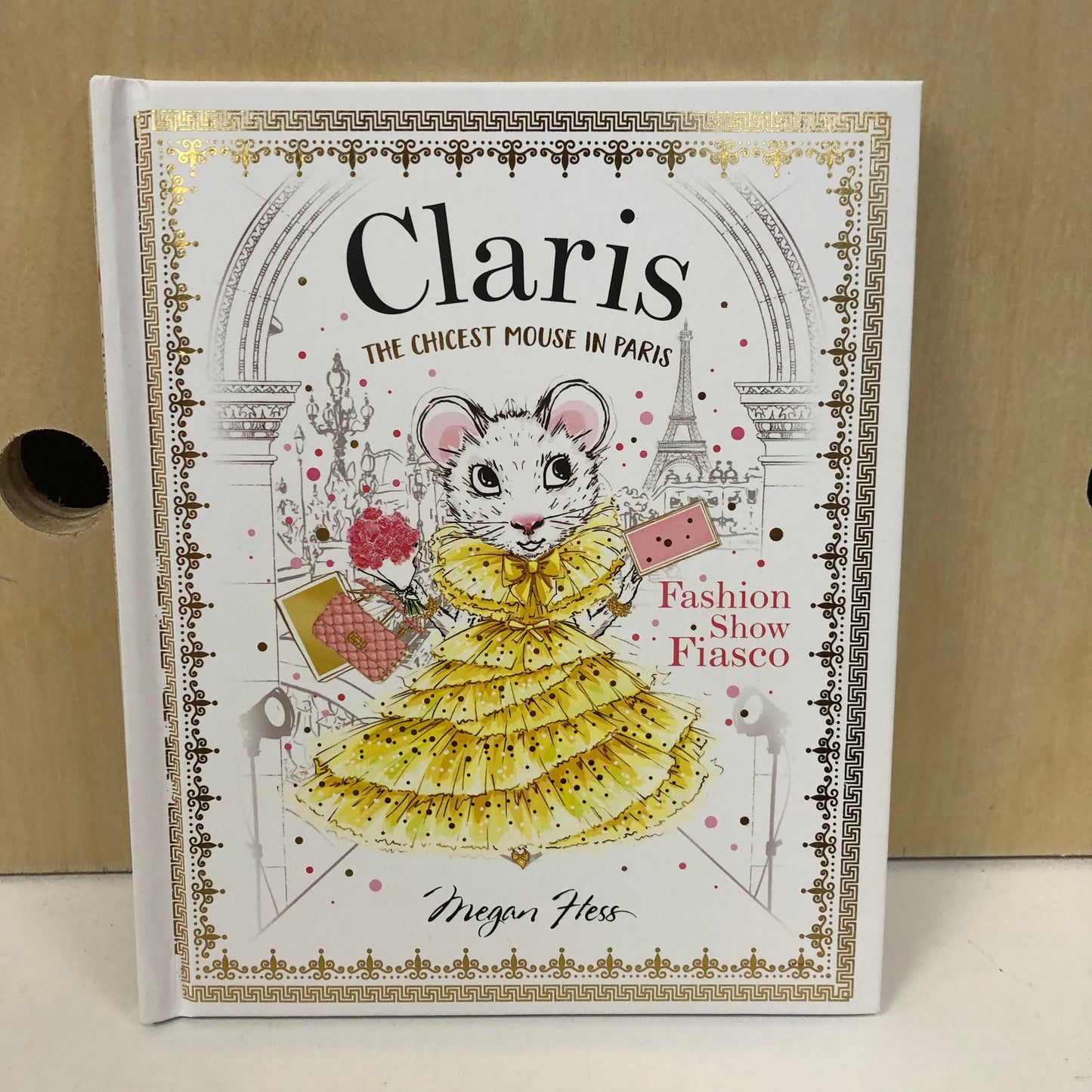Claris the Chicest Mouse in Pa
