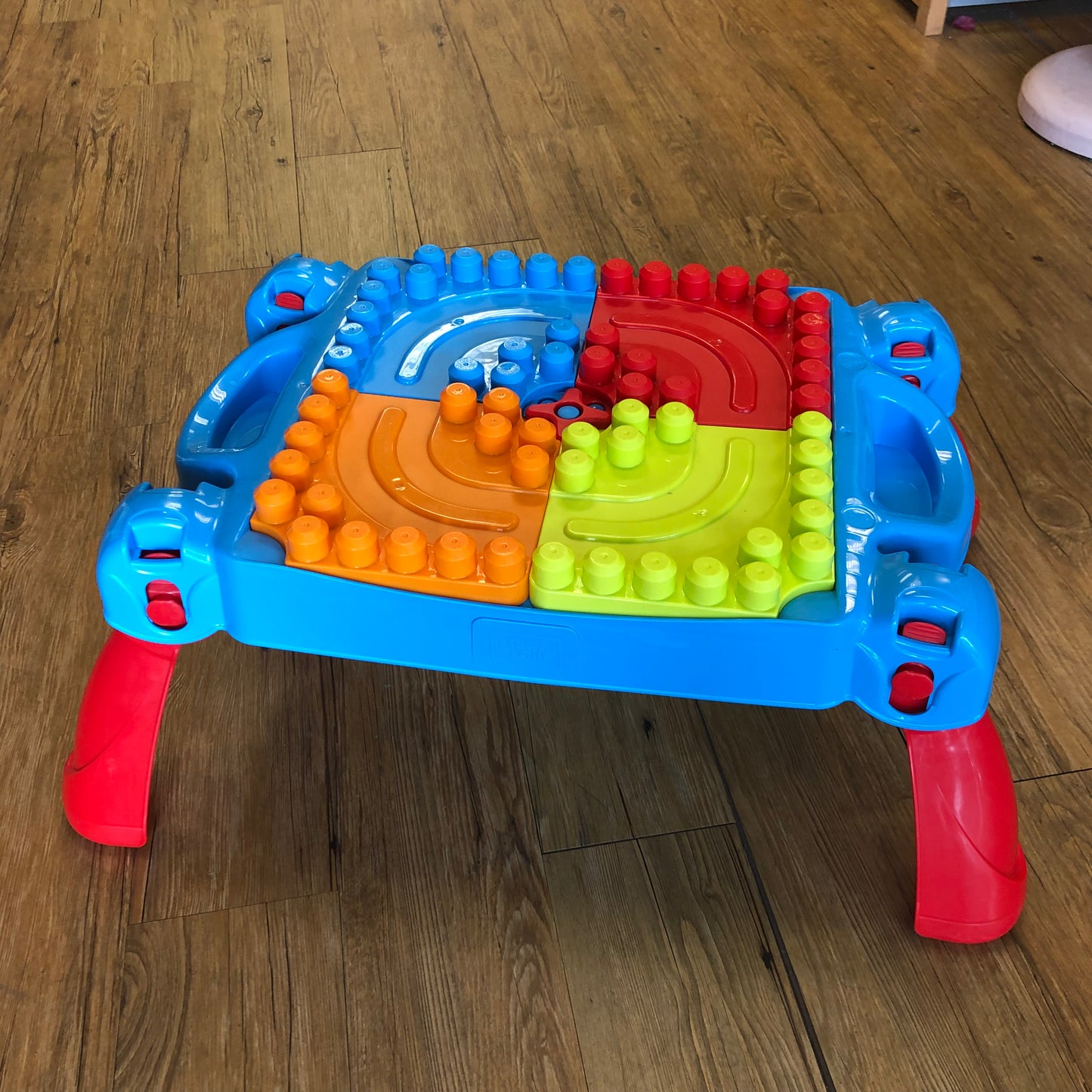 Build 'N Learn Table