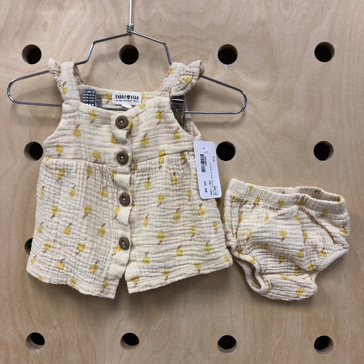 Pale Yellow Pears Outfit